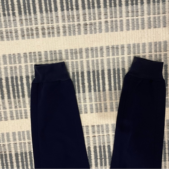 FIGS scrub top and matching bottoms, navy, size XS and XXS - Picture 12 of 13